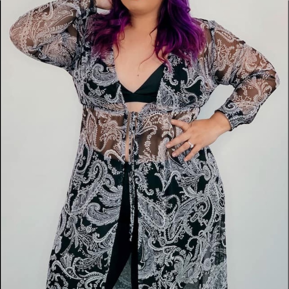 Plus size paisley mesh kimono and biker shorts